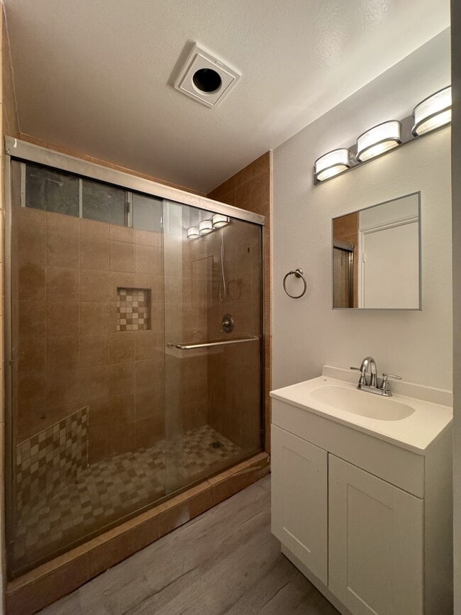 Building Photo - Remodeled Reseda Home