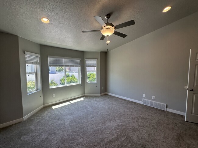 Building Photo - 3321 W 1690 N