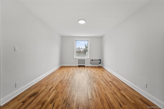 Building Photo - 730 Pelham Rd