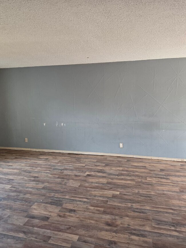 Building Photo - Beautiful 2-Bedroom Duplex Available!
