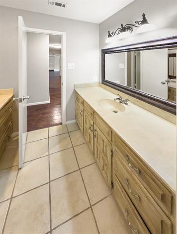 Building Photo - 7636 Skylake Dr
