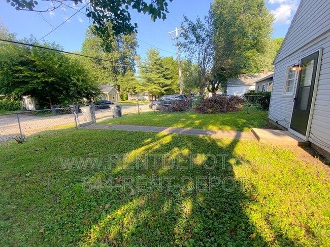 Building Photo - 2023 Ravenswood Dr