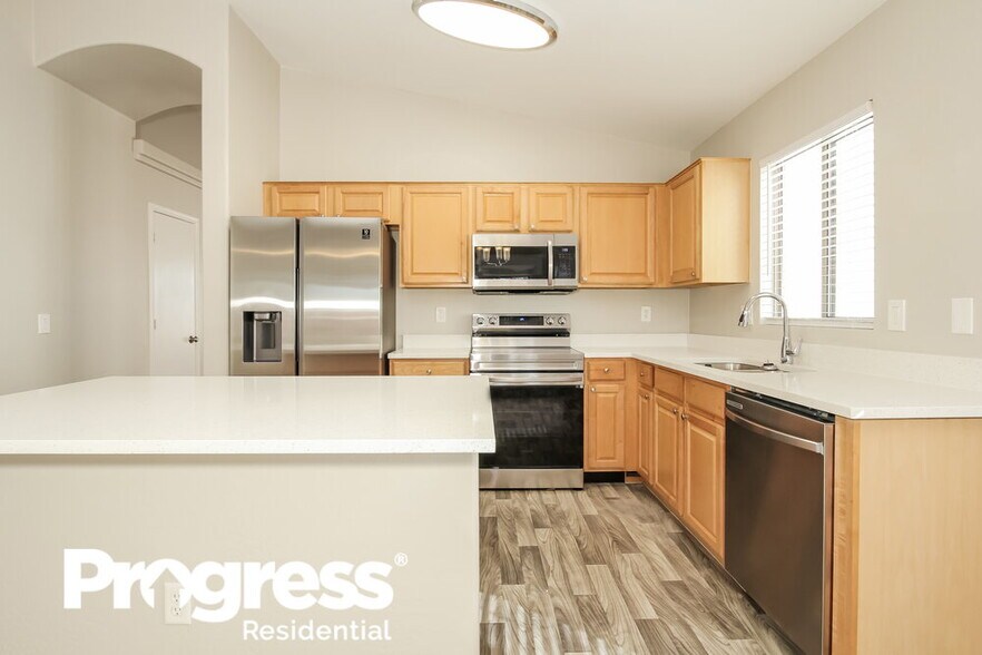 Building Photo - 12417 W Mandalay Ln