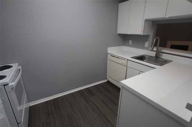 Building Photo - 5423 Farley Dr