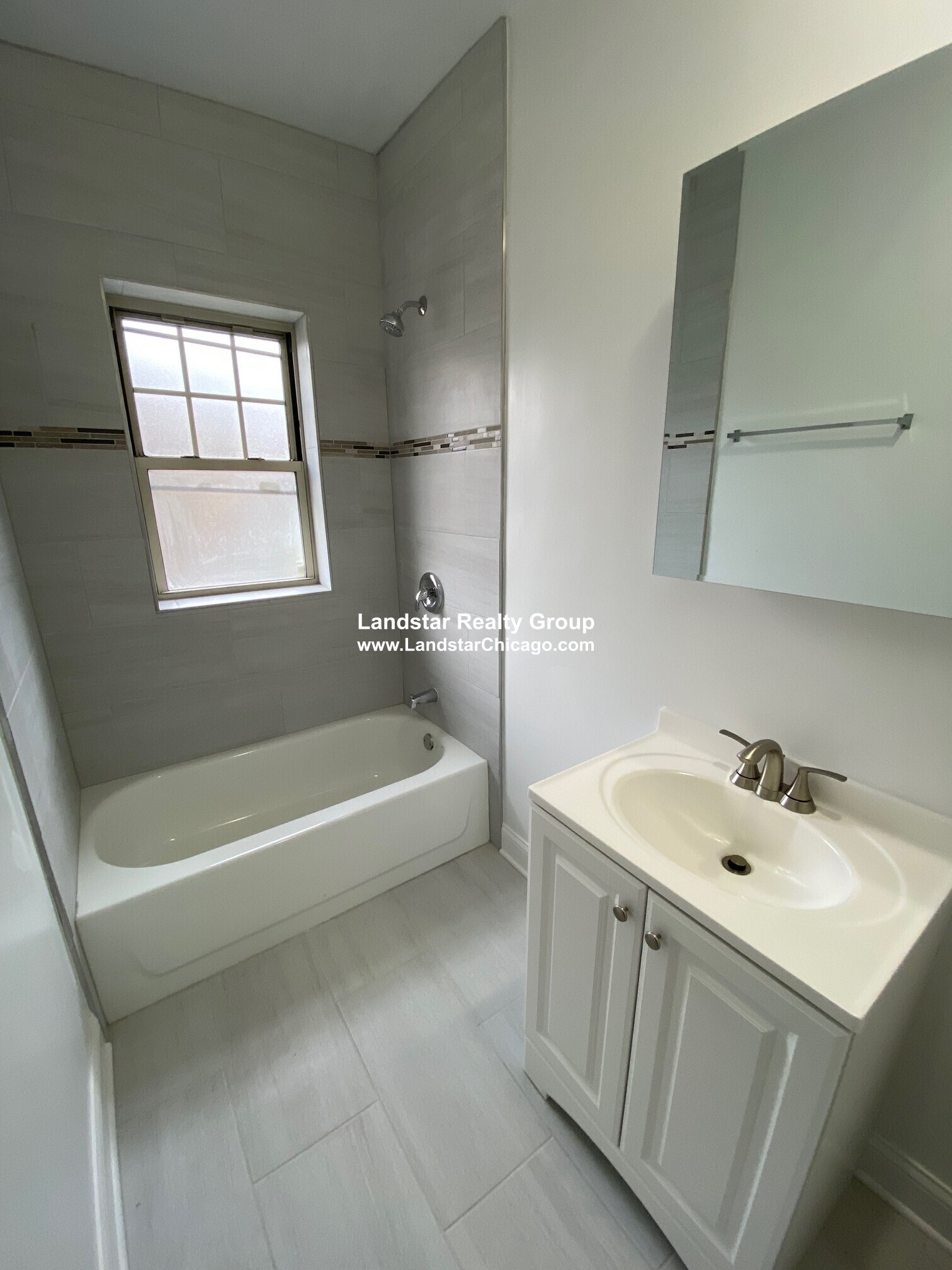 Building Photo - 732 Reba Pl