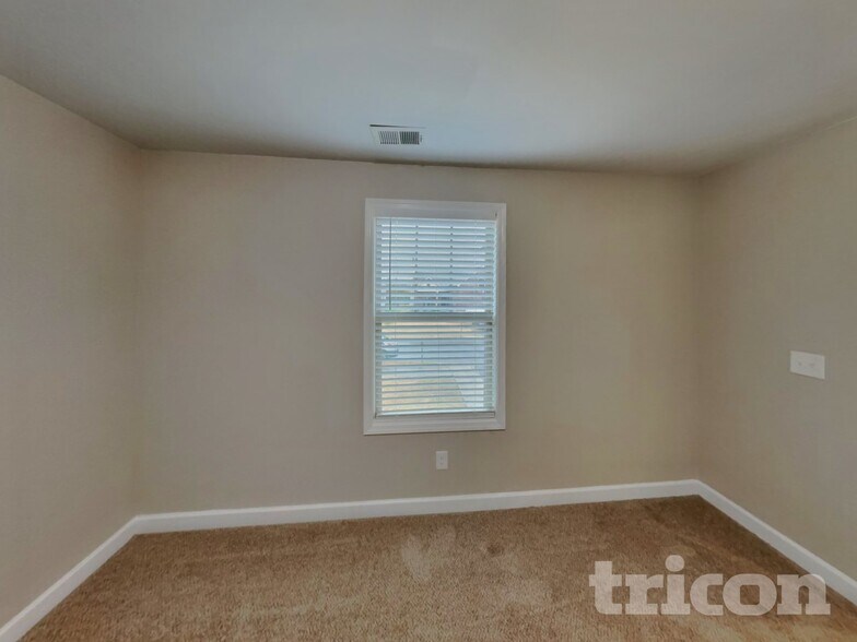 Building Photo - 1056 Lindyn Lee Wy