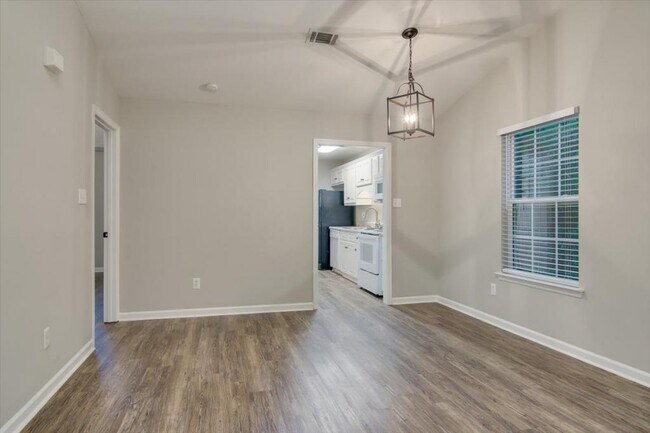 Building Photo - 684 Brook Trail