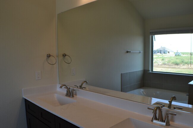 Building Photo - New Built House For Lease in Venus