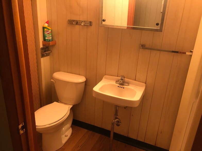 LL Bathroom - 4130 E Grand Ave