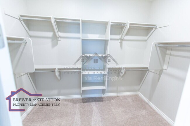 Building Photo - 15243 W Latham St