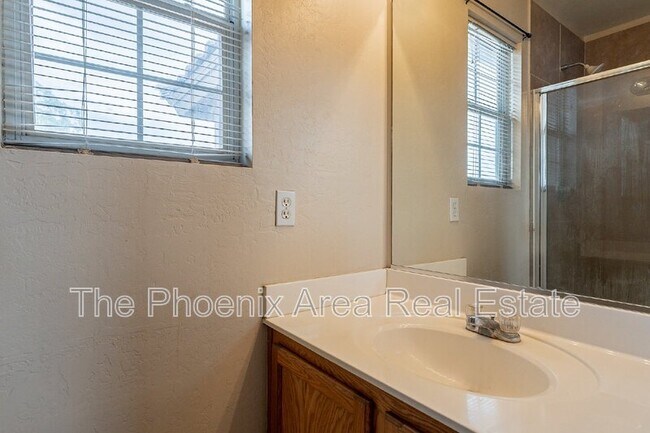 Building Photo - 11928 W Columbine Dr