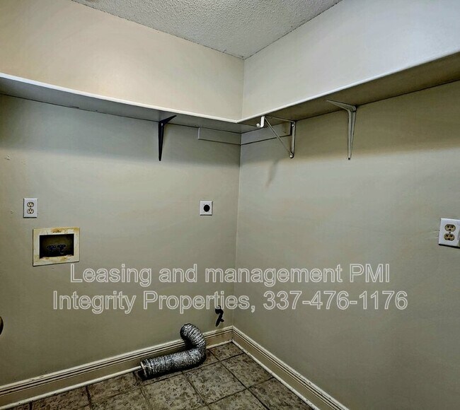 Building Photo - 411 Greenfield Dr