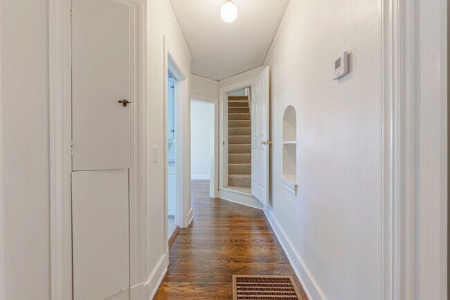 Building Photo - Updated home blends historic charm with mo...
