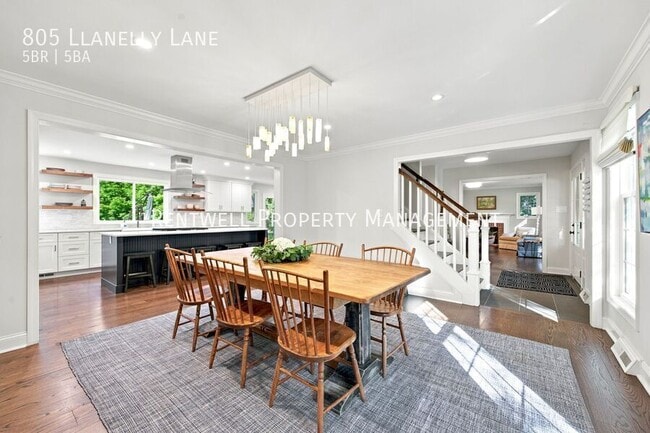 Building Photo - 805 Llanelly Ln