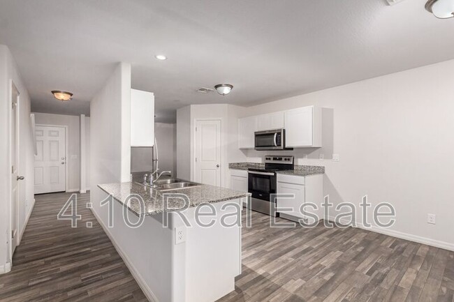 Building Photo - 142 W Impala Dr