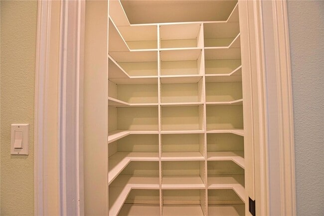 Building Photo - 830 The Esplanade N