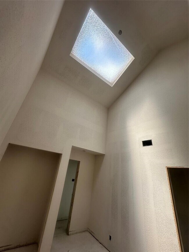 Building Photo - 2668 Bering Dr