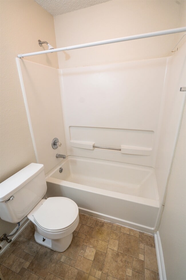 Building Photo - 2333 Parrot Ln