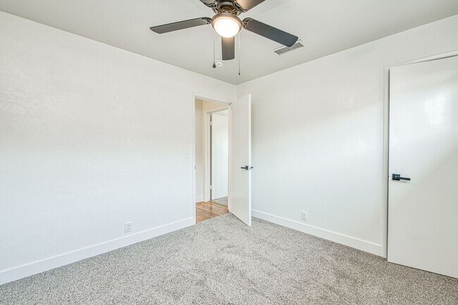 Building Photo - Adorable 3 BR 1 BA Home In A Well Desired Clovis Neighborhood - Available Soon!