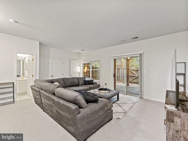 Building Photo - 8873 Royal Doulton Ln