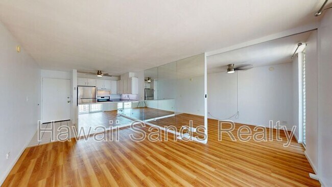 Building Photo - 2452 Tusitala St