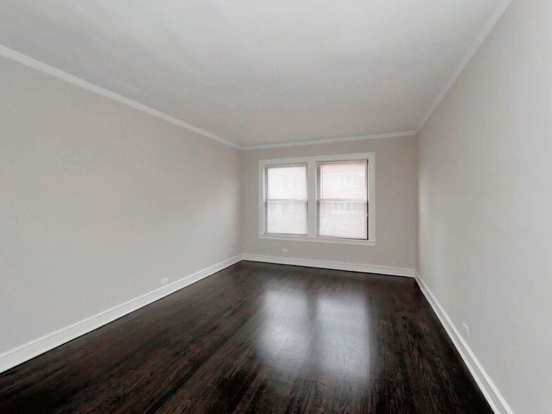 Building Photo - 3249 N Damen Ave