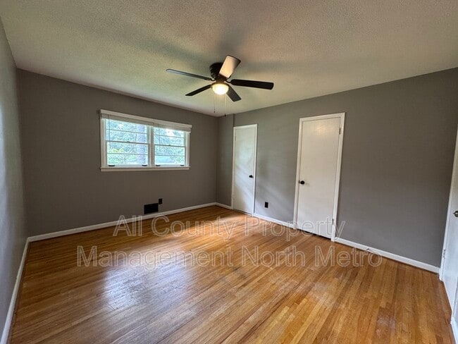 Building Photo - 4098 Idlevale Dr