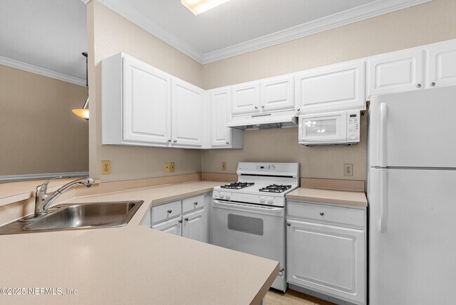 Building Photo - 13810 Sutton Park Dr N