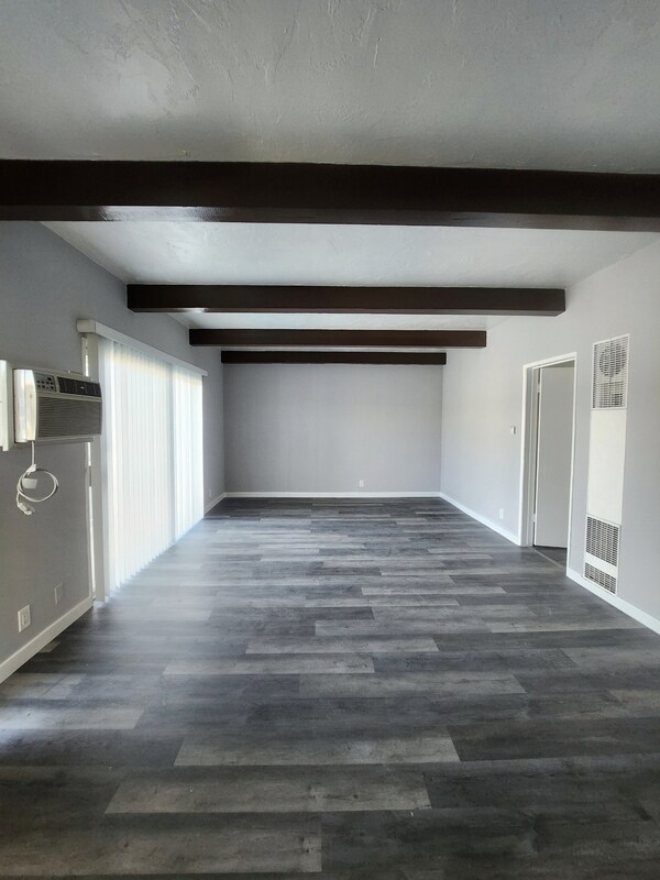 Building Photo - 425 N Hobart Blvd