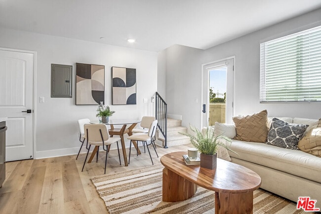 Building Photo - 10035 S Western Ave