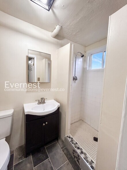 Building Photo - 4203 Goldenrod Dr
