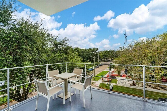 Building Photo - 525 E Jackson St