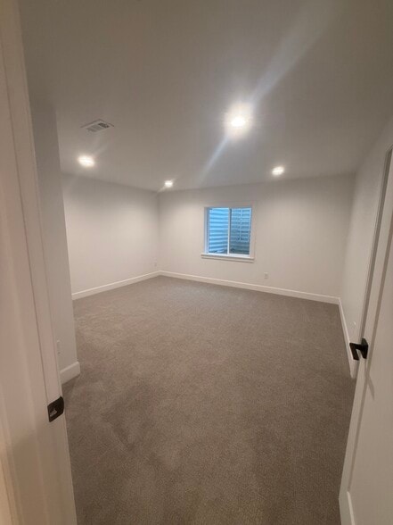 Building Photo - 1043 W Chokecherry St