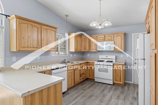 Building Photo - 2212 Wheeler Ave