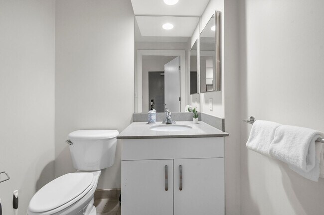 Building Photo - 601 Albany St