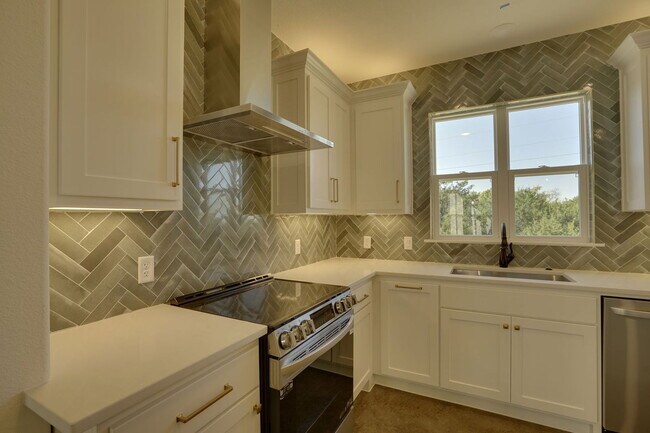 Building Photo - 302 Red Bird Ln