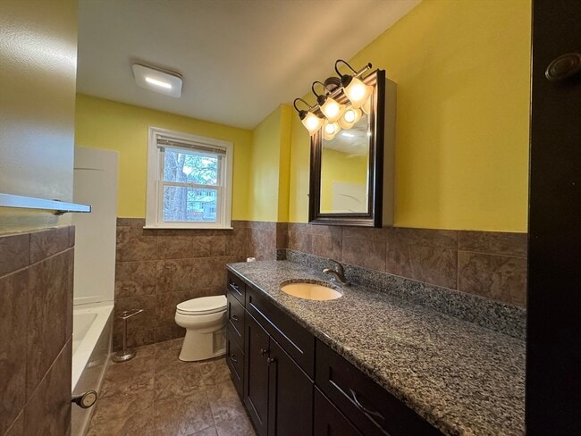 Building Photo - 7 Lee St