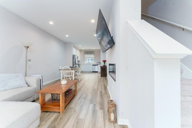 Building Photo - 197 Sean St