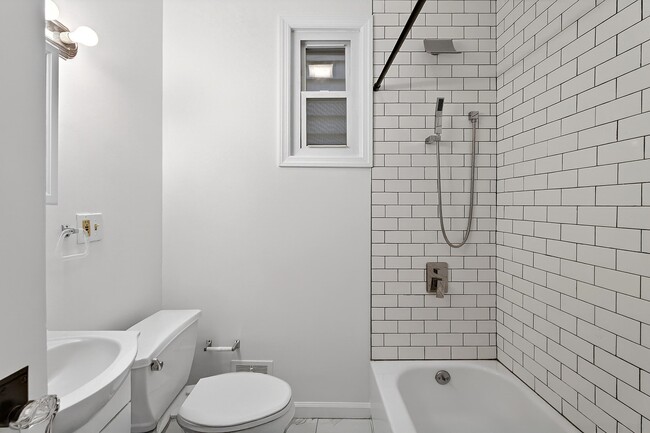 Building Photo - 133 W 28th St