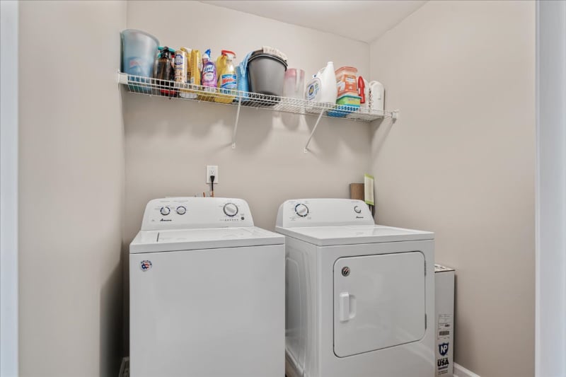 Building Photo - 145 Sunset Ln