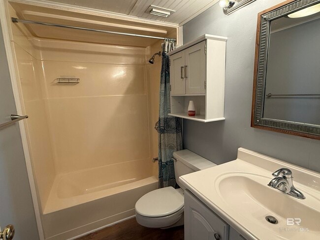 Building Photo - 1099 Sea Cliff Dr S