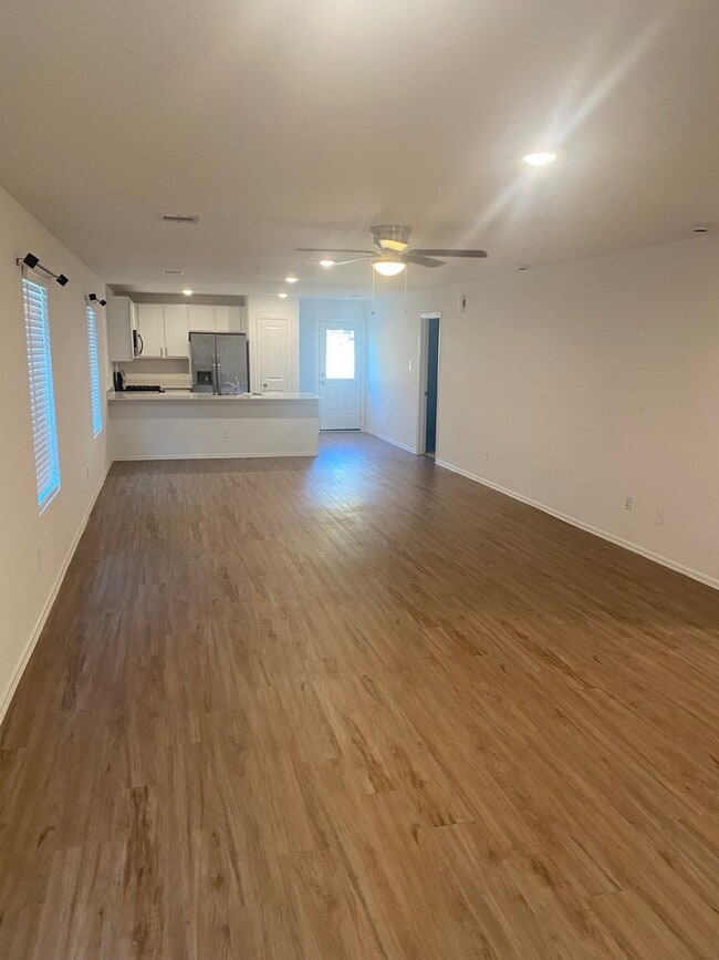 Building Photo - 1411 Las Cuevas Dr