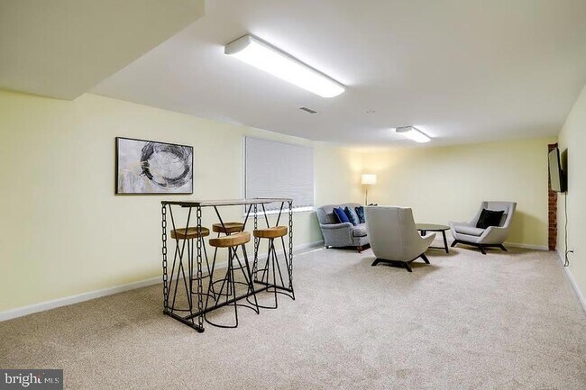Building Photo - 9724 Admiralty Dr