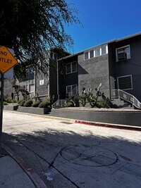 Building Photo - 3880 Roble Vista Dr