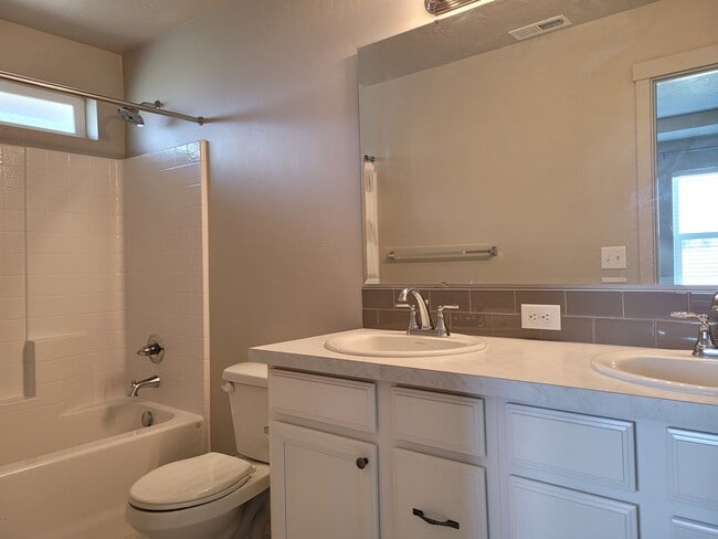 Building Photo - 17906 Hensley Ridge Pl