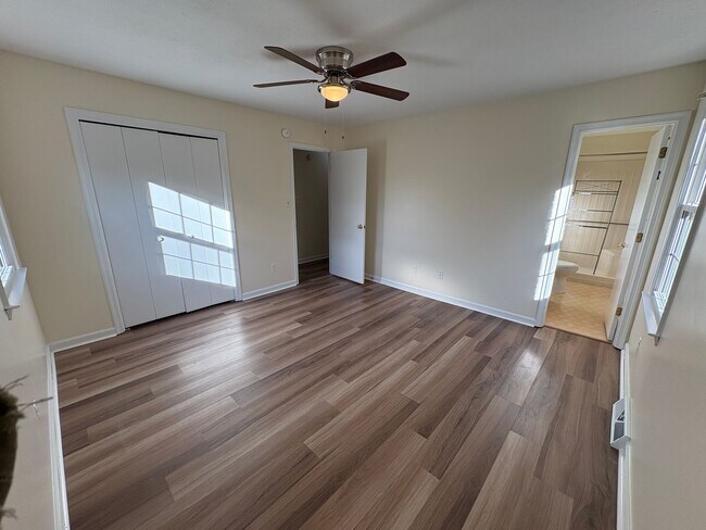 Building Photo - Spacious split level in Campell County nea...