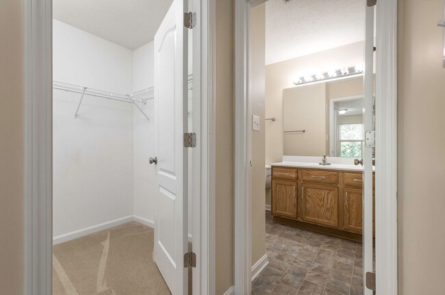 Building Photo - 9415 Magnolia Ridge Dr