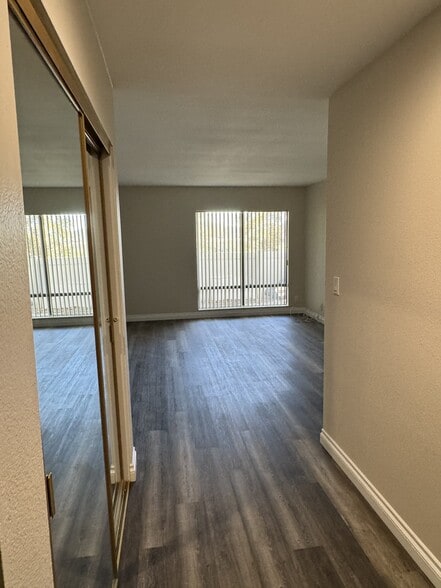 Building Photo - 465 S Ranch View Cir