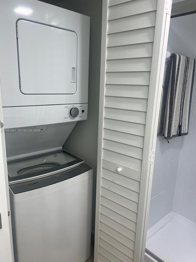 Building Photo - 1400 SW 124th Terrace