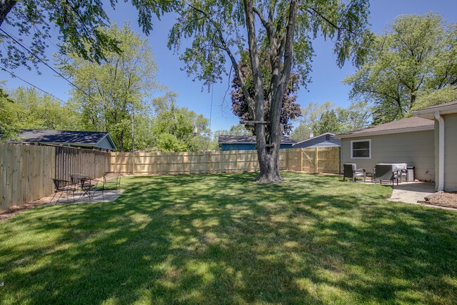 Building Photo - 523 Hawley Ct